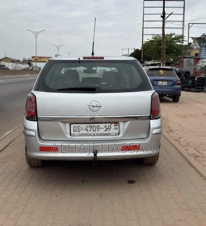 Opel Astra 1.6 Caravan 2008 Silver