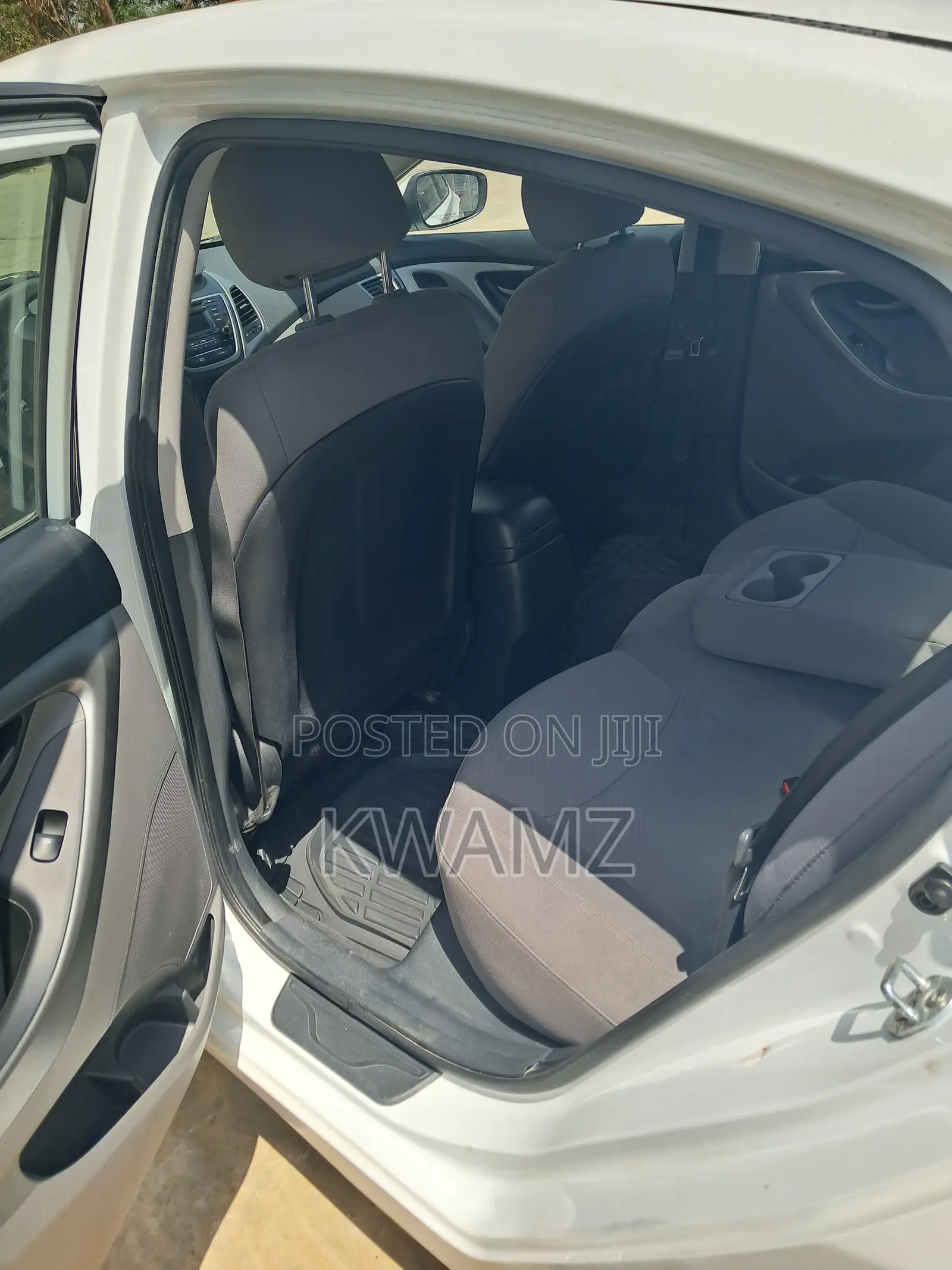 Hyundai Elantra Limited Sedan FWD (1.8L 4cyl 6A) 2016 White