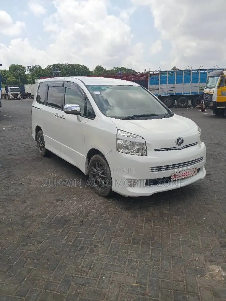Toyota Voxy 2013 White