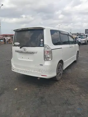 Toyota Voxy 2013 White