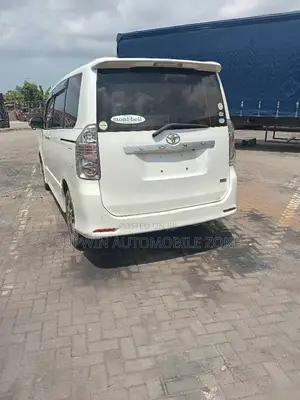 Toyota Voxy 2013 White