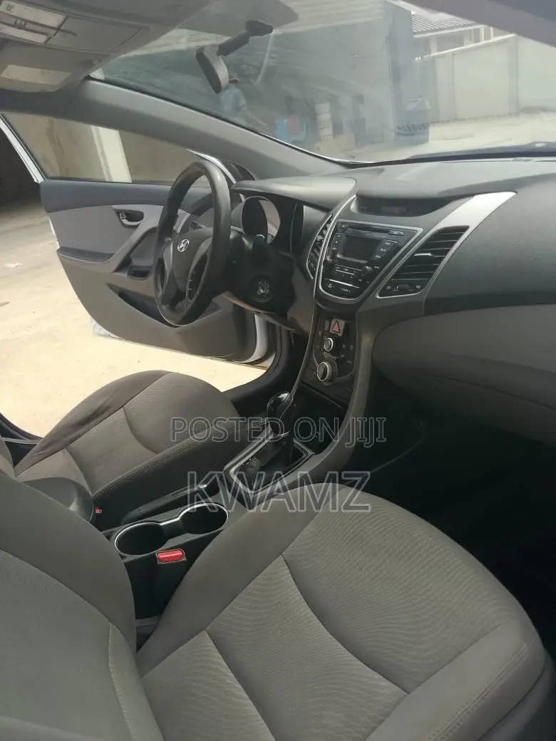Hyundai Elantra Limited Sedan FWD (1.8L 4cyl 6A) 2016 White