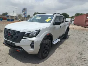 New Nissan Navara 2025 Silver