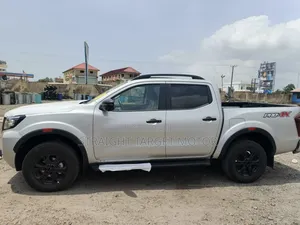 New Nissan Navara 2025 Silver