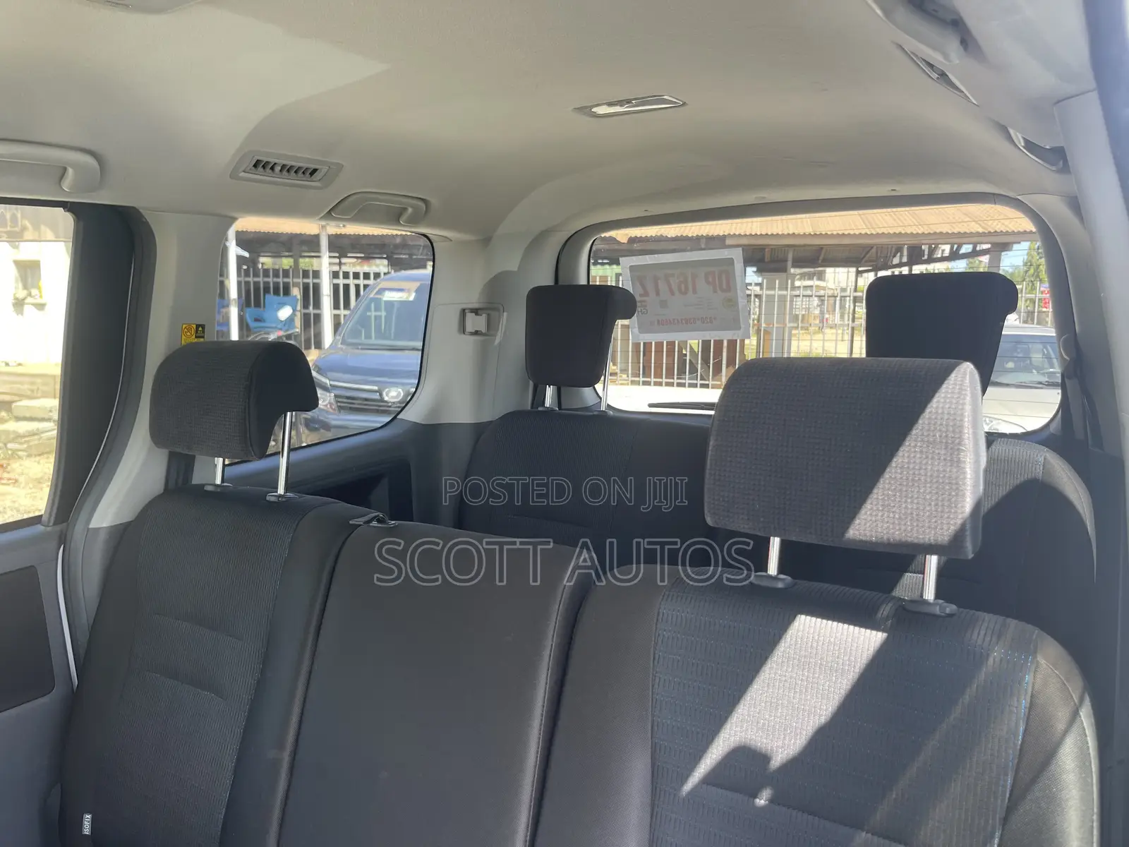 Toyota Voxy V 2WD 8-Seater 2012 White