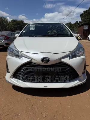 Toyota Vitz 1.3 FWD 5dr 2017 Off white
