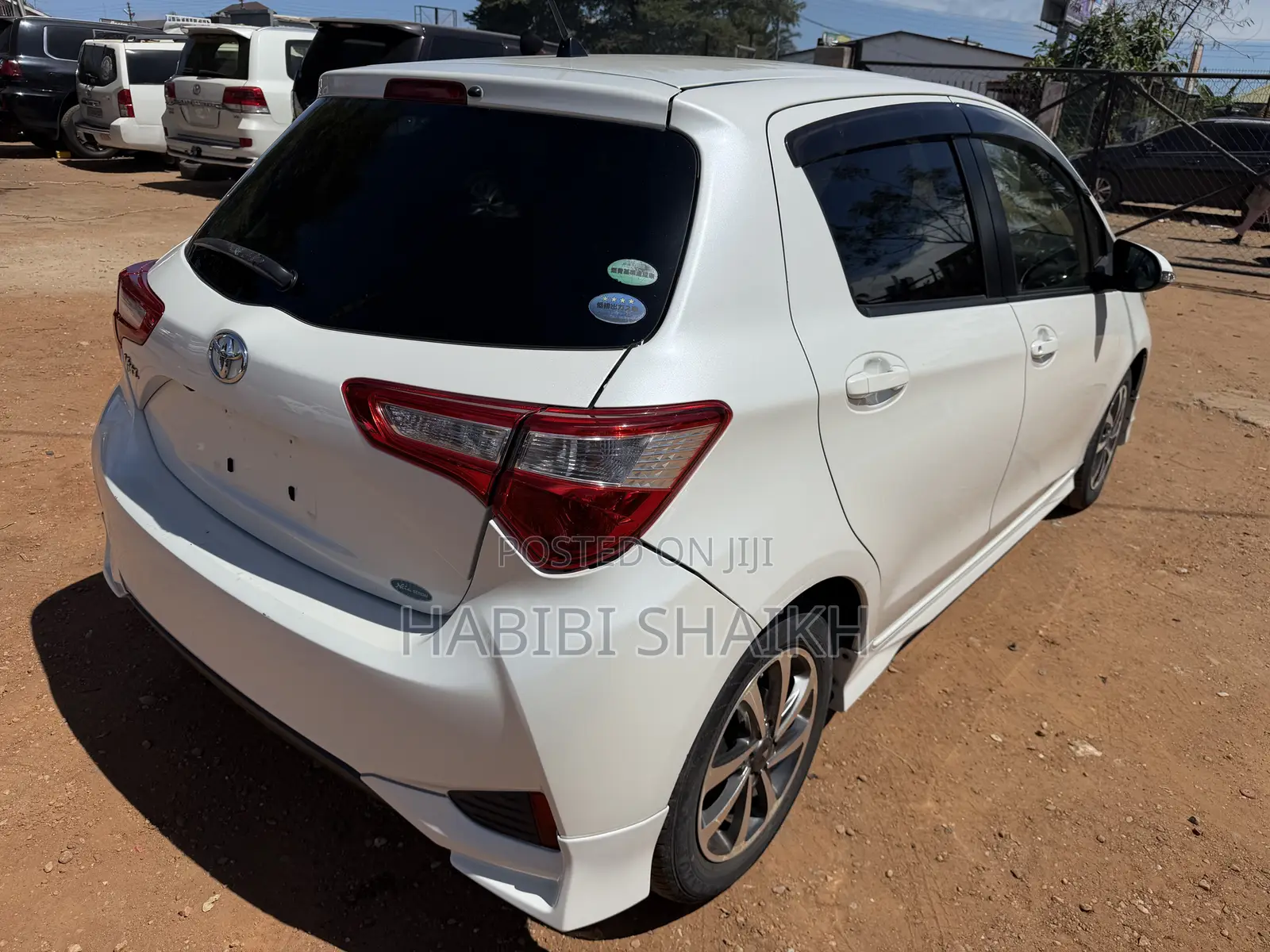 Toyota Vitz 1.3 FWD 5dr 2017 Off white