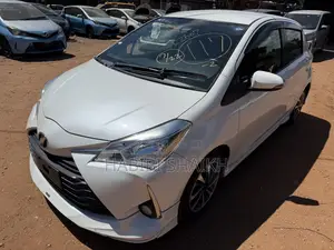 Toyota Vitz 1.3 FWD 5dr 2017 Off white