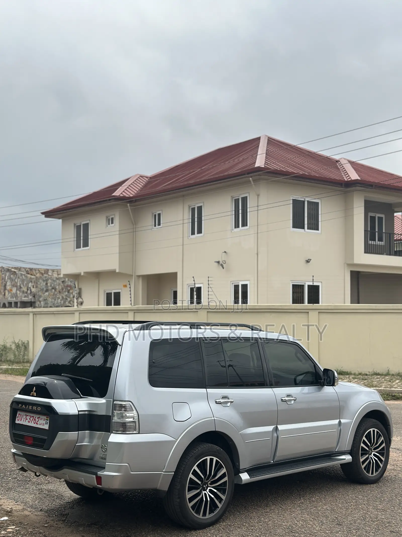 Mitsubishi Pajero V80 3.5 V6 GL/GLS 2016 Silver