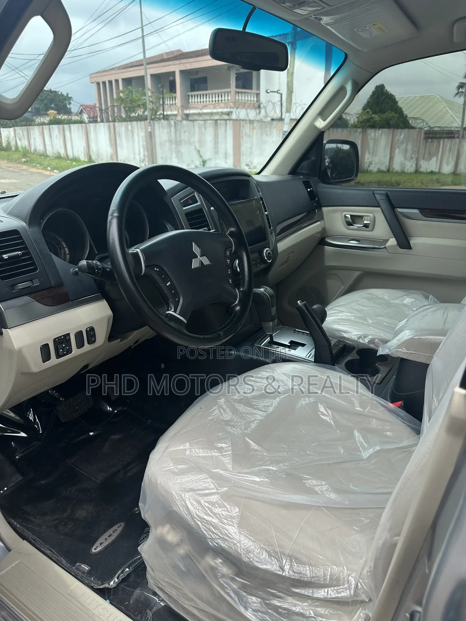 Mitsubishi Pajero V80 3.5 V6 GL/GLS 2016 Silver