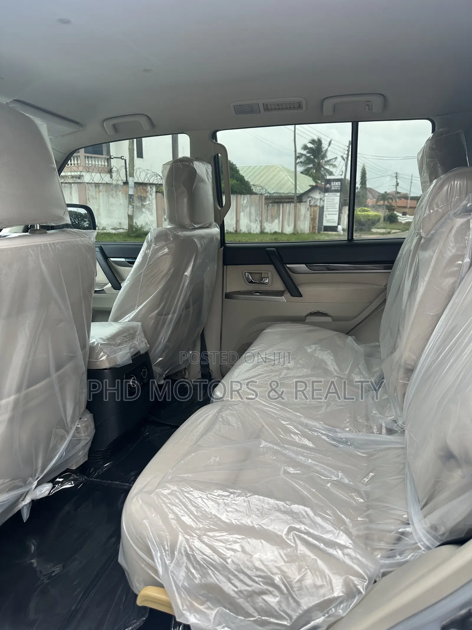 Mitsubishi Pajero V80 3.5 V6 GL/GLS 2016 Silver