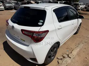 Toyota Vitz 1.3 FWD 5dr 2017 White