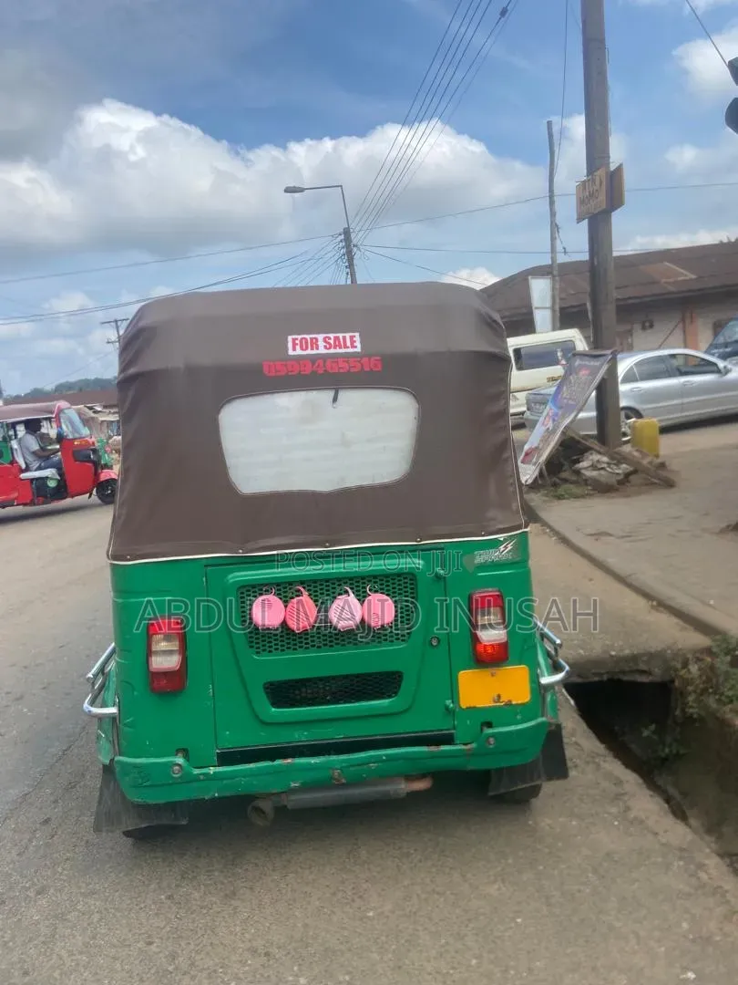 Bajaj RE 2024 Green