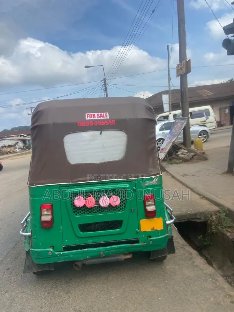 Bajaj RE 2024 Green
