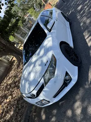 Toyota Camry SE 4dr Sedan (2.5L 4cyl 6A) 2014 White