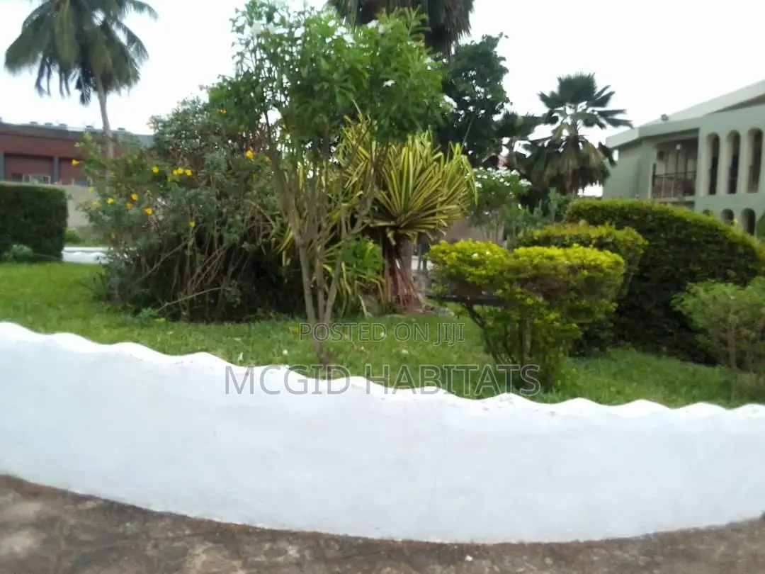 16bdrm House in Ofankor for sale