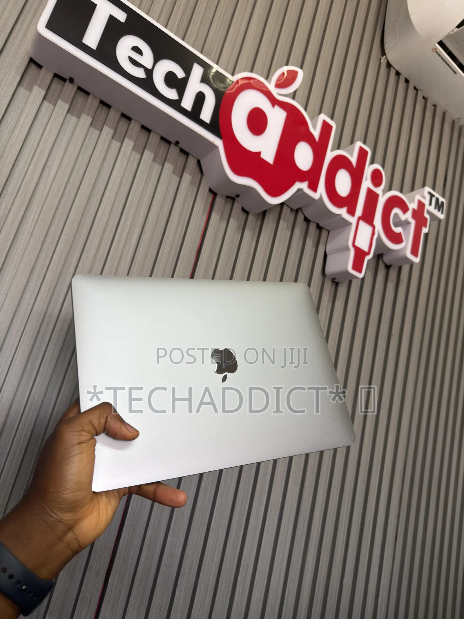 Laptop Apple MacBook Pro 2020 8GB Intel Core i5 SSD 512GB