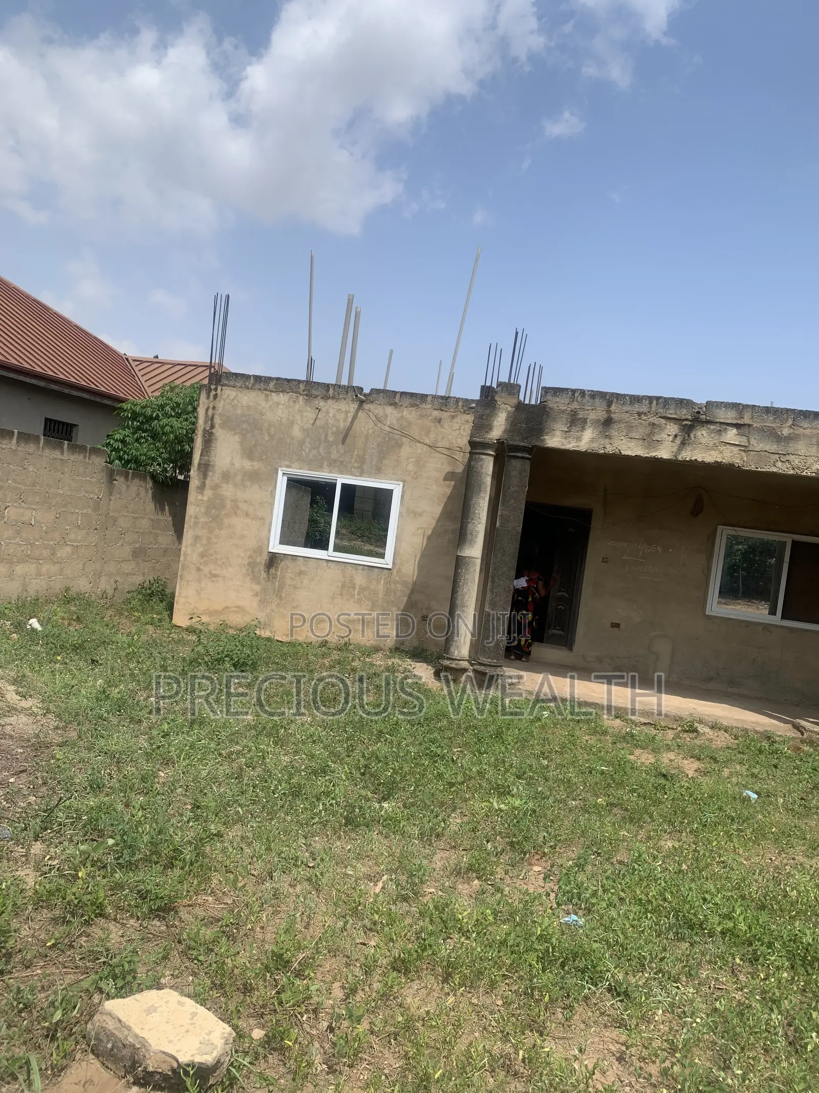 5bdrm Duplex in A C P Estate, Kwabenya for sale