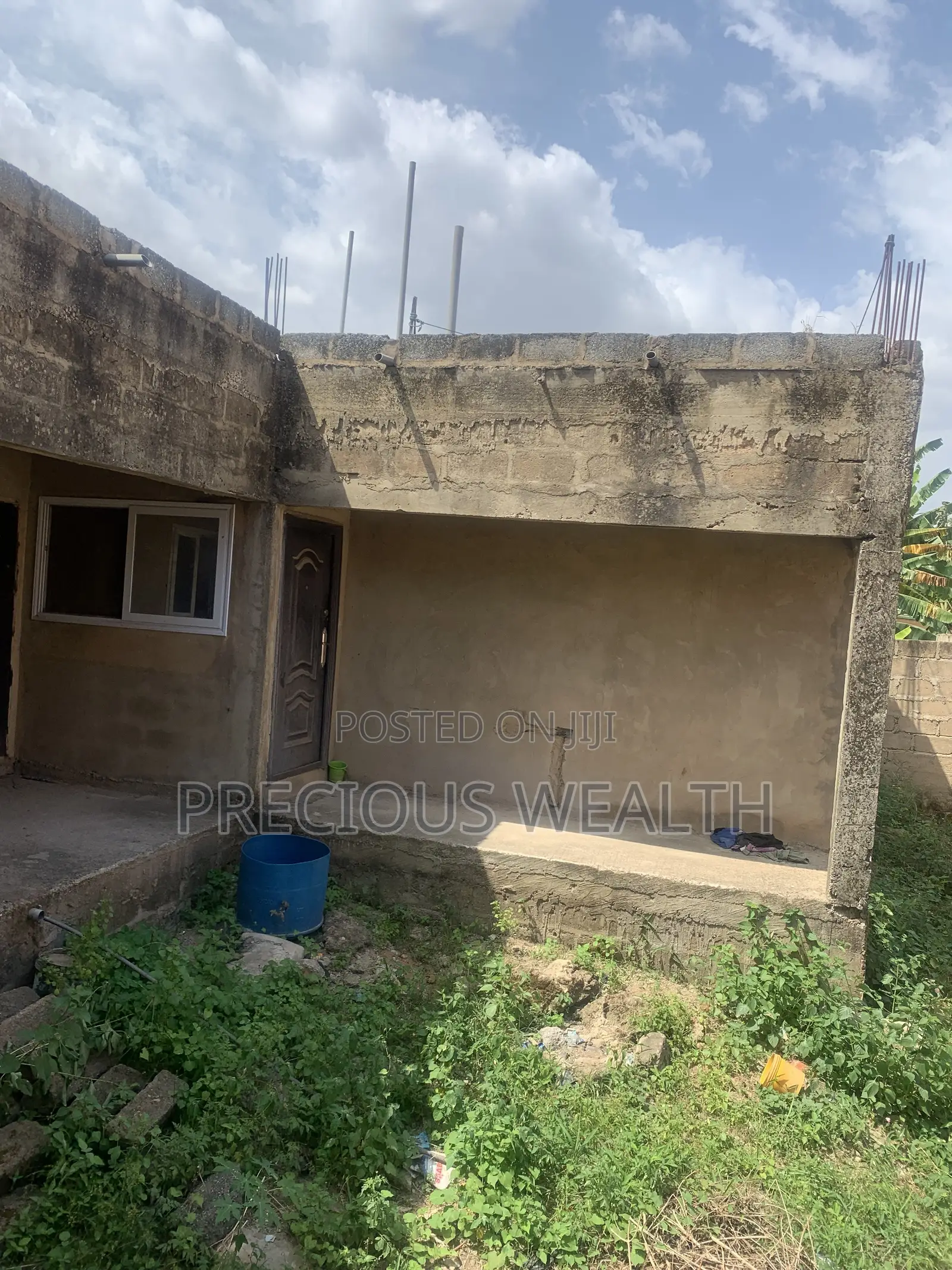 5bdrm Duplex in A C P Estate, Kwabenya for sale