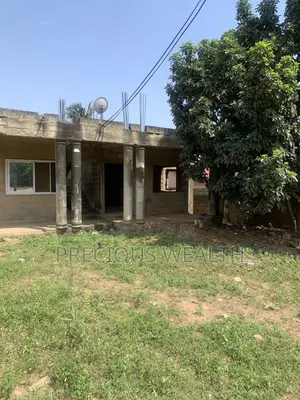 5bdrm Duplex in A C P Estate, Kwabenya for sale