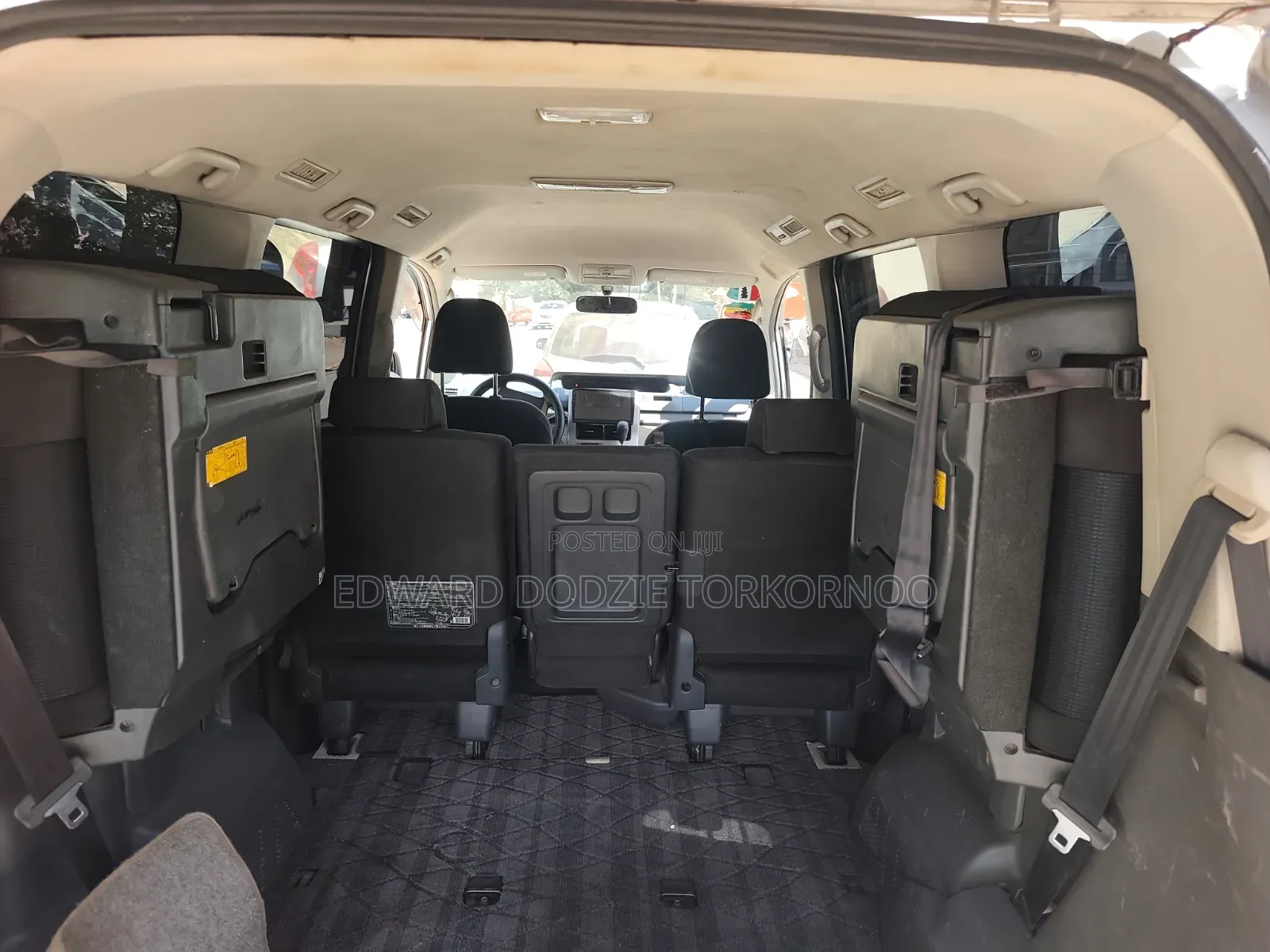 Toyota Voxy 2013 Silver