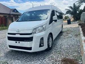 Toyota HiAce 2021 White