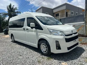 Toyota HiAce 2021 White