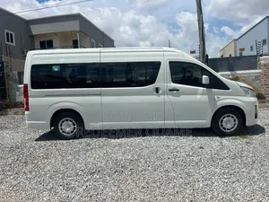 Toyota HiAce 2021 White