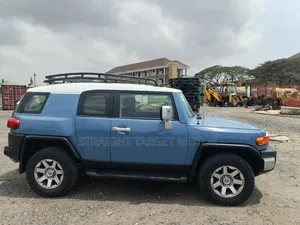 Toyota FJ Cruiser 2023 Blue