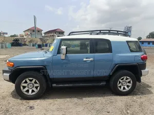 Toyota FJ Cruiser 2023 Blue