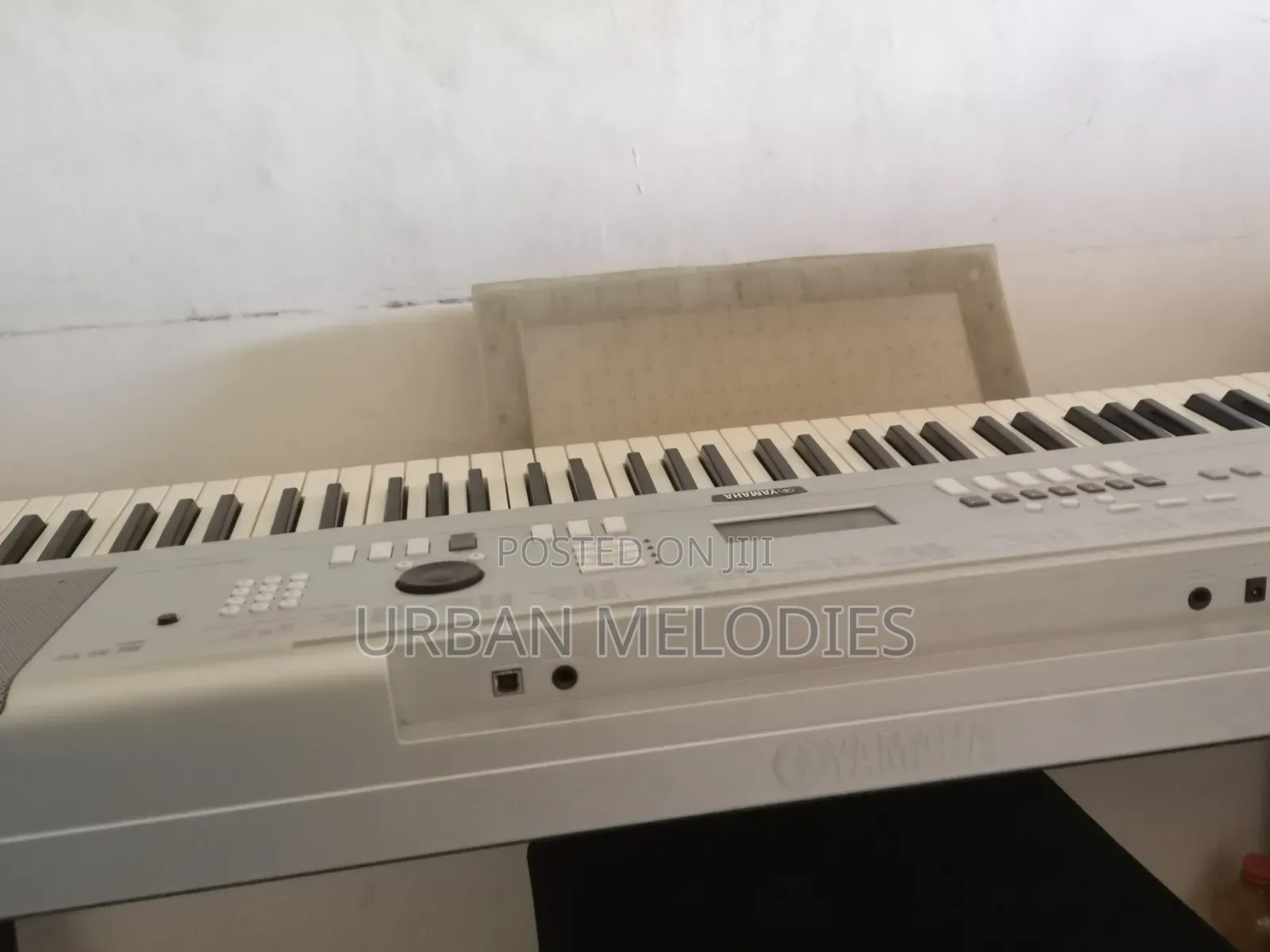 Yamaha DGX 220 Digital Keyboard