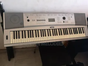 Yamaha DGX 220 Digital Keyboard