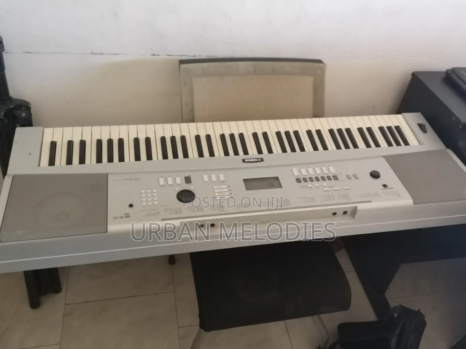 Yamaha DGX 220 Digital Keyboard