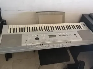 Yamaha DGX 220 Digital Keyboard