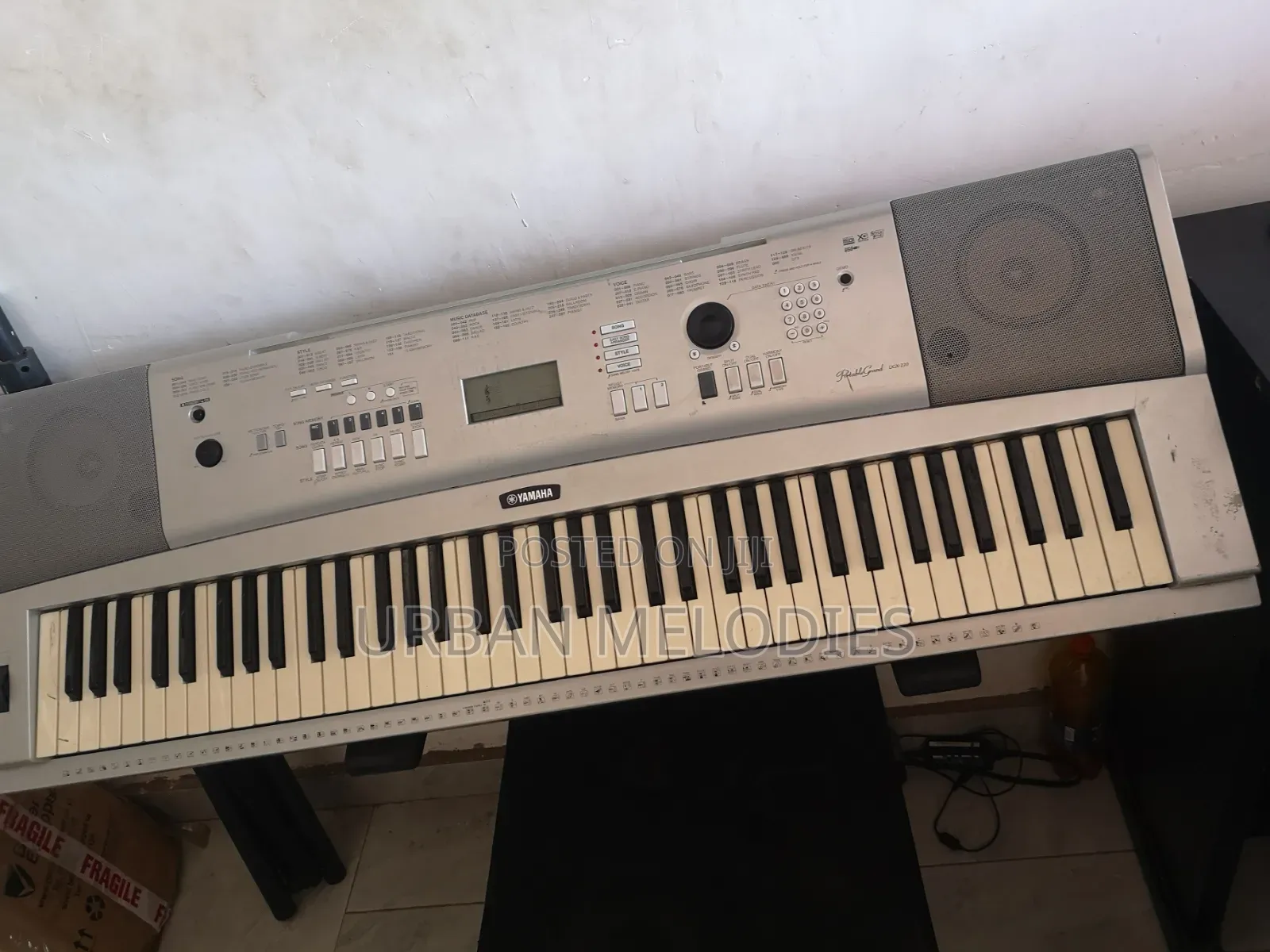 Yamaha DGX 220 Digital Keyboard