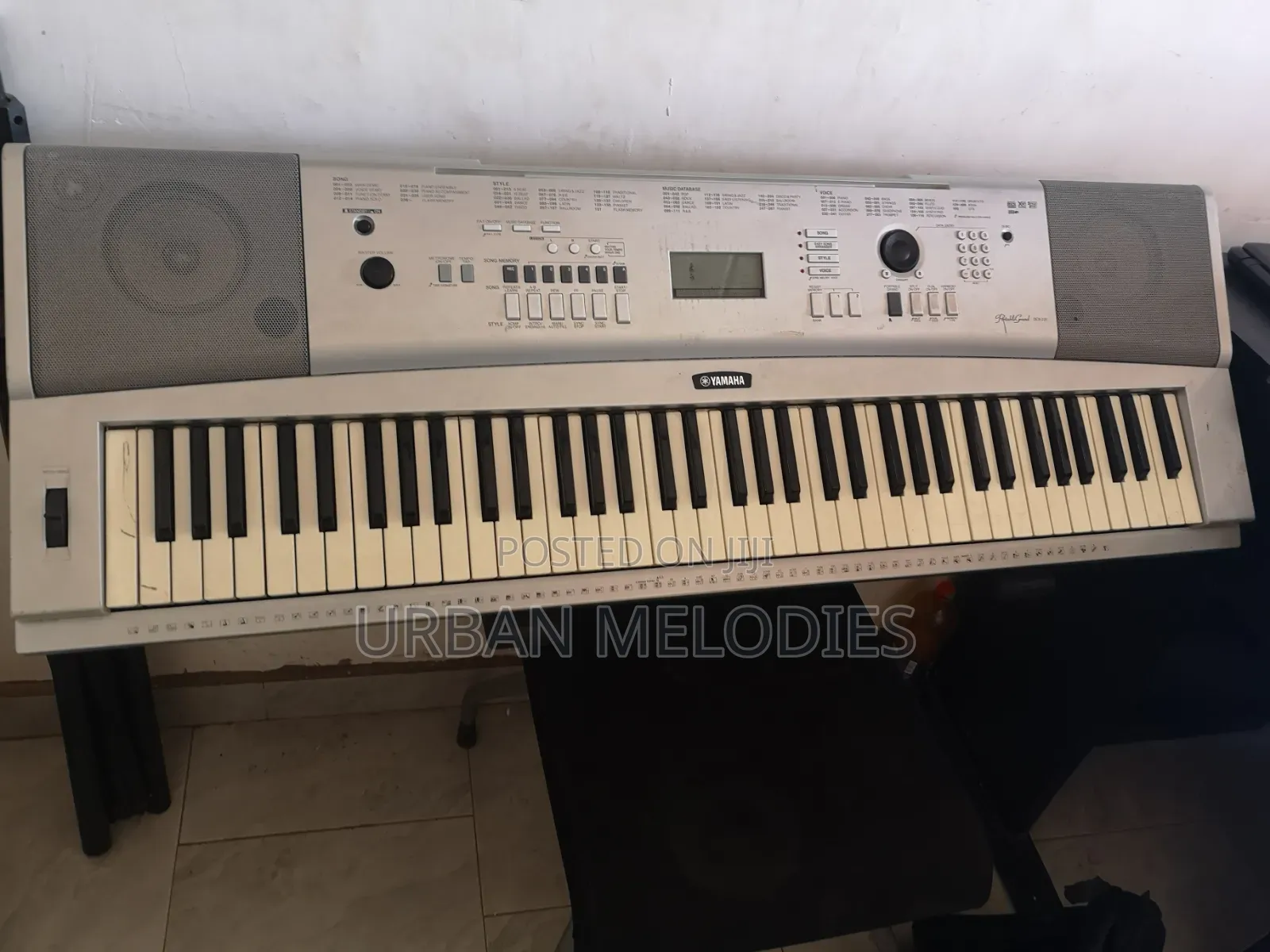 Yamaha DGX 220 Digital Keyboard
