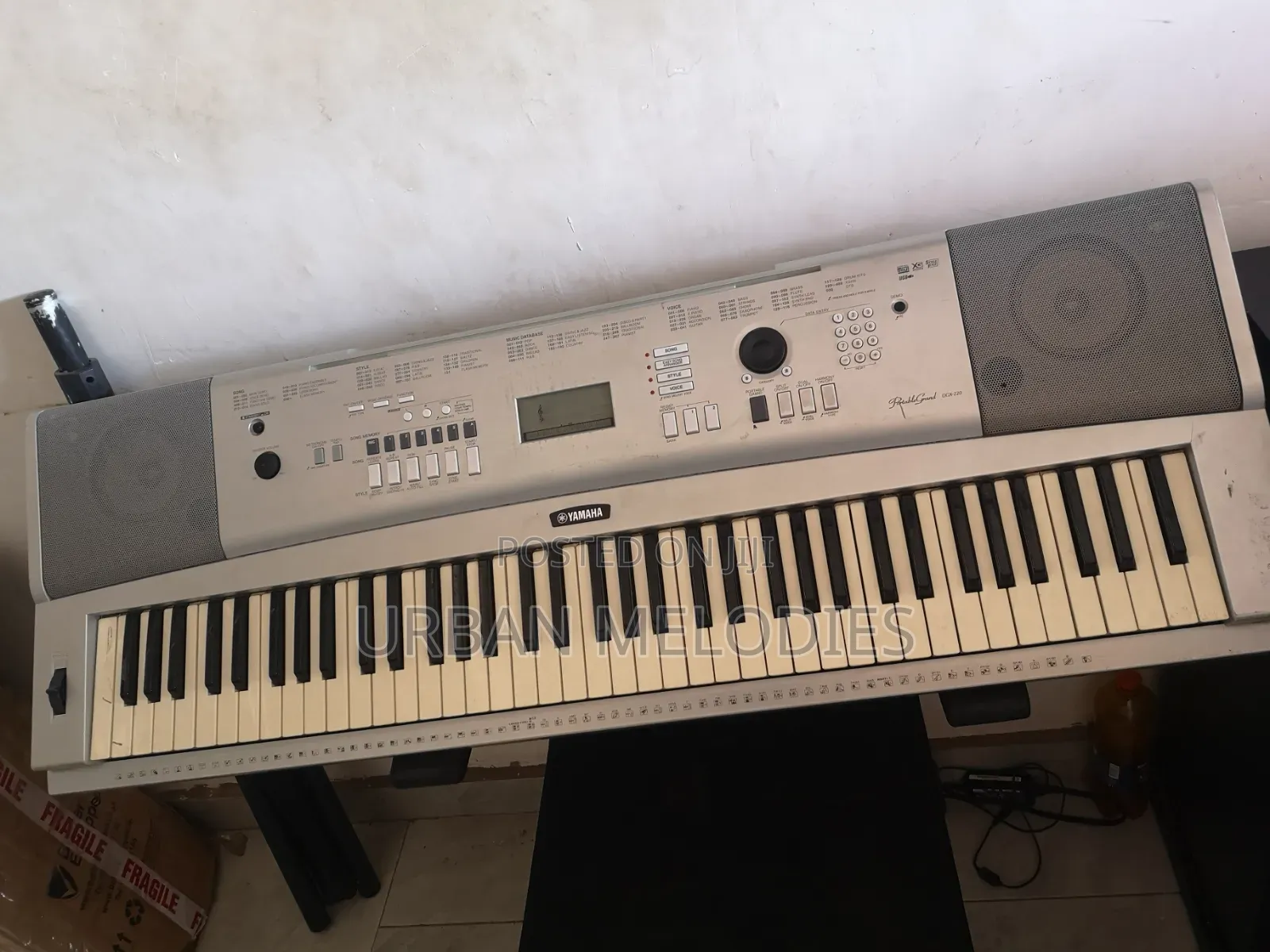 Yamaha DGX 220 Digital Keyboard