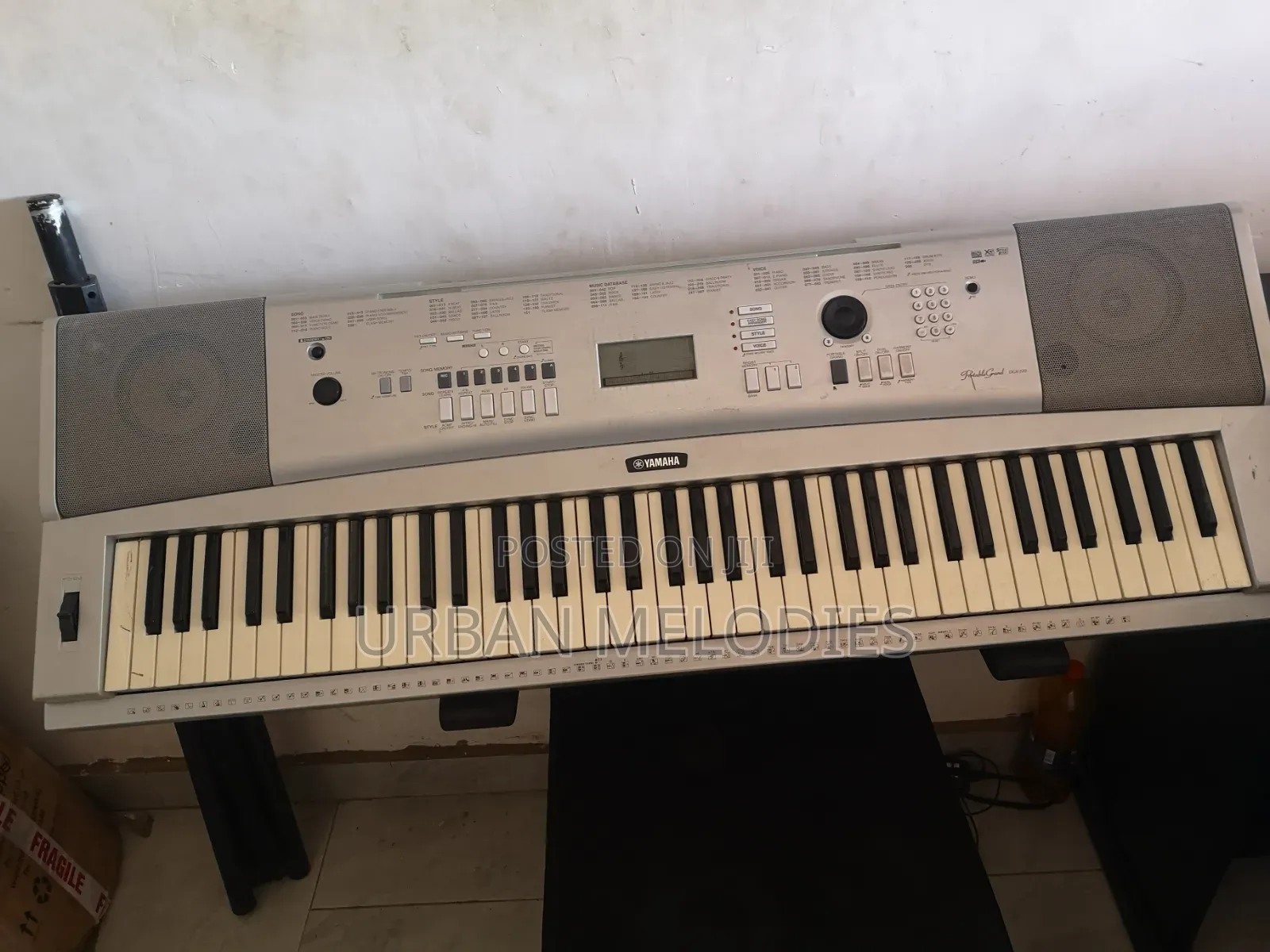 Yamaha DGX 220 Digital Keyboard