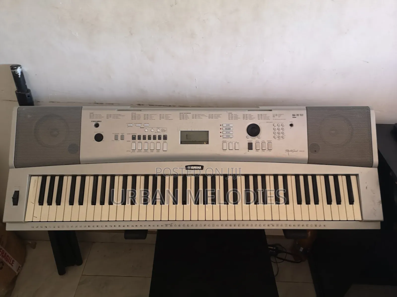 Yamaha DGX 220 Digital Keyboard