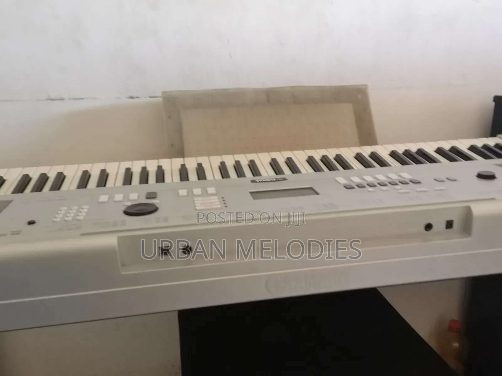 Yamaha DGX 220 Digital Keyboard