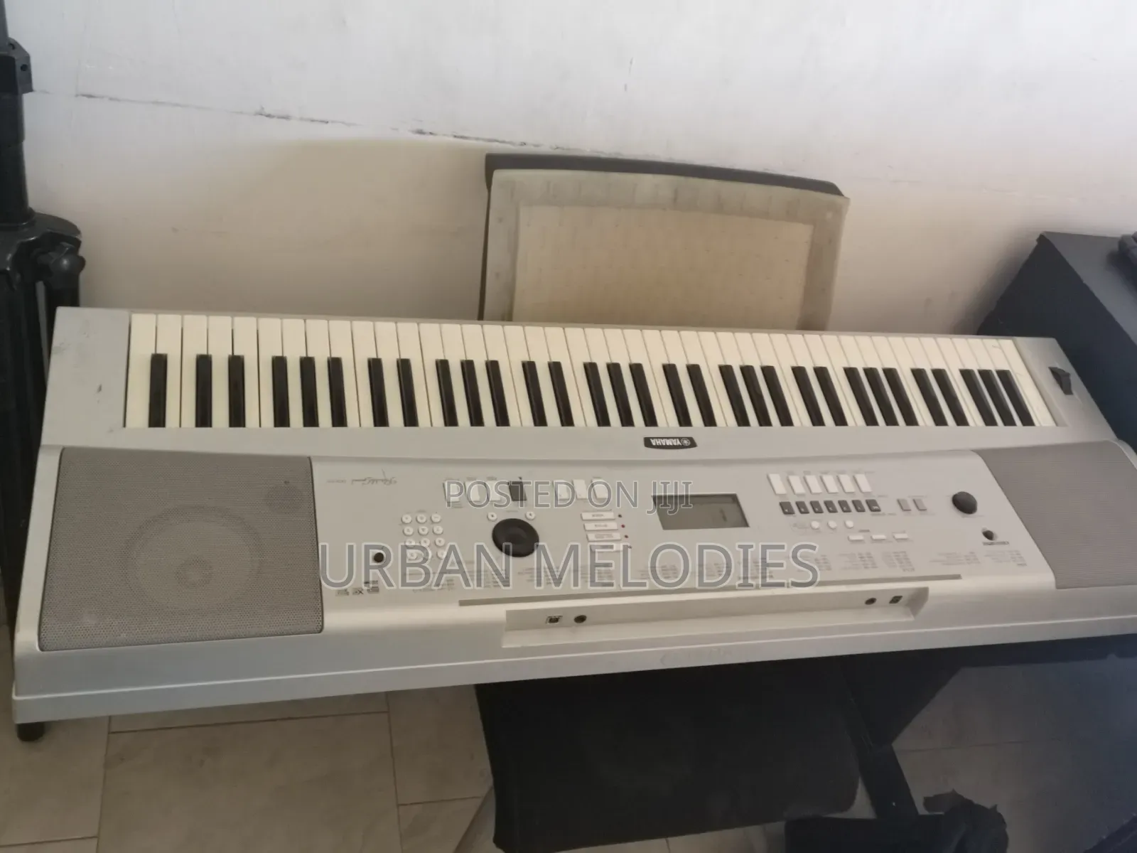 Yamaha DGX 220 Digital Keyboard