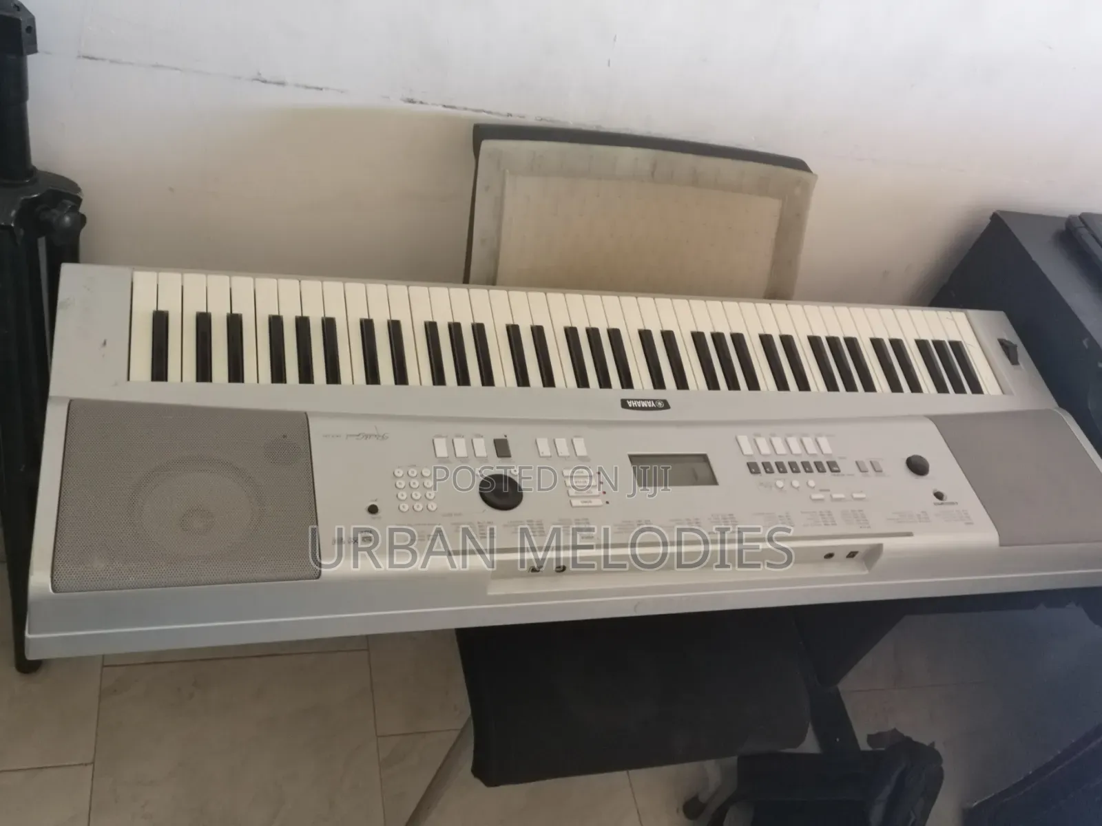 Yamaha DGX 220 Digital Keyboard