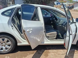Hyundai Elantra 2010 White