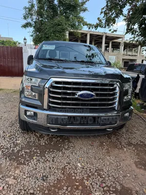 Ford F-150 Lariat 4x2 SuperCrew Cab Styleside 5.5 ft. box 145 in. WB