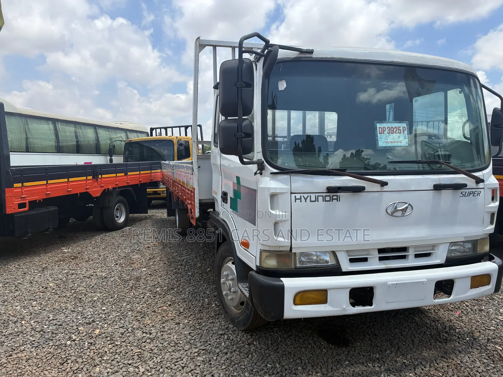 Hyundai Universe 2004 White