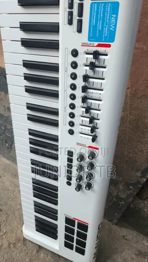 Axiom Pro 61 Midi Keyboard