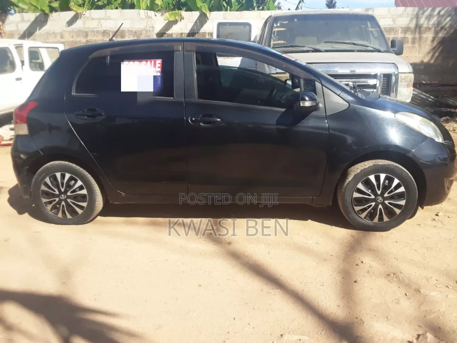 Toyota Vitz 2010 Black
