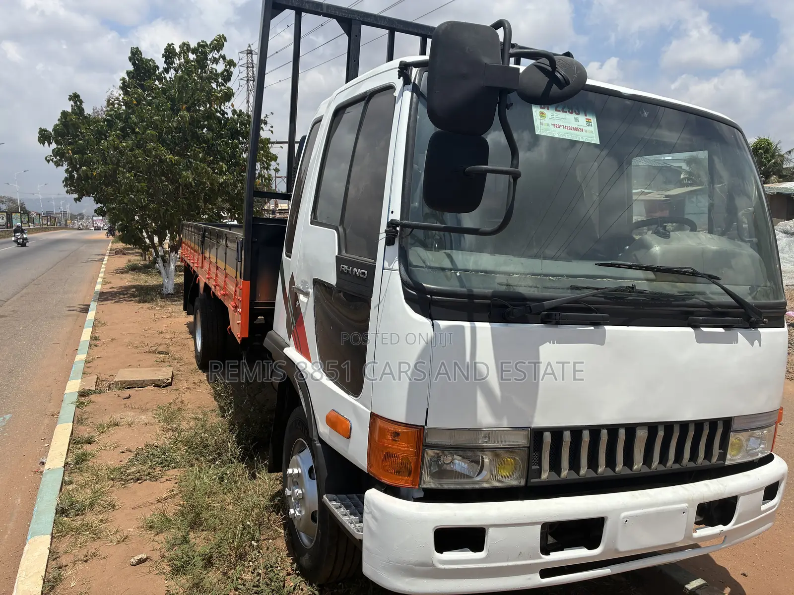Hino Dutro 2011 White