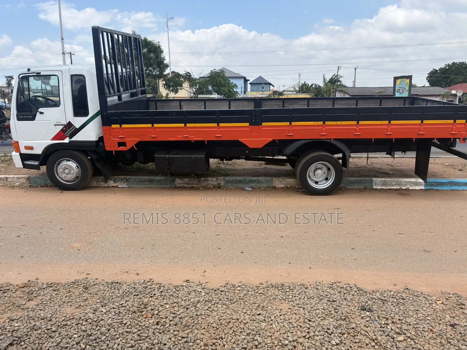 Hino Dutro 2011 White