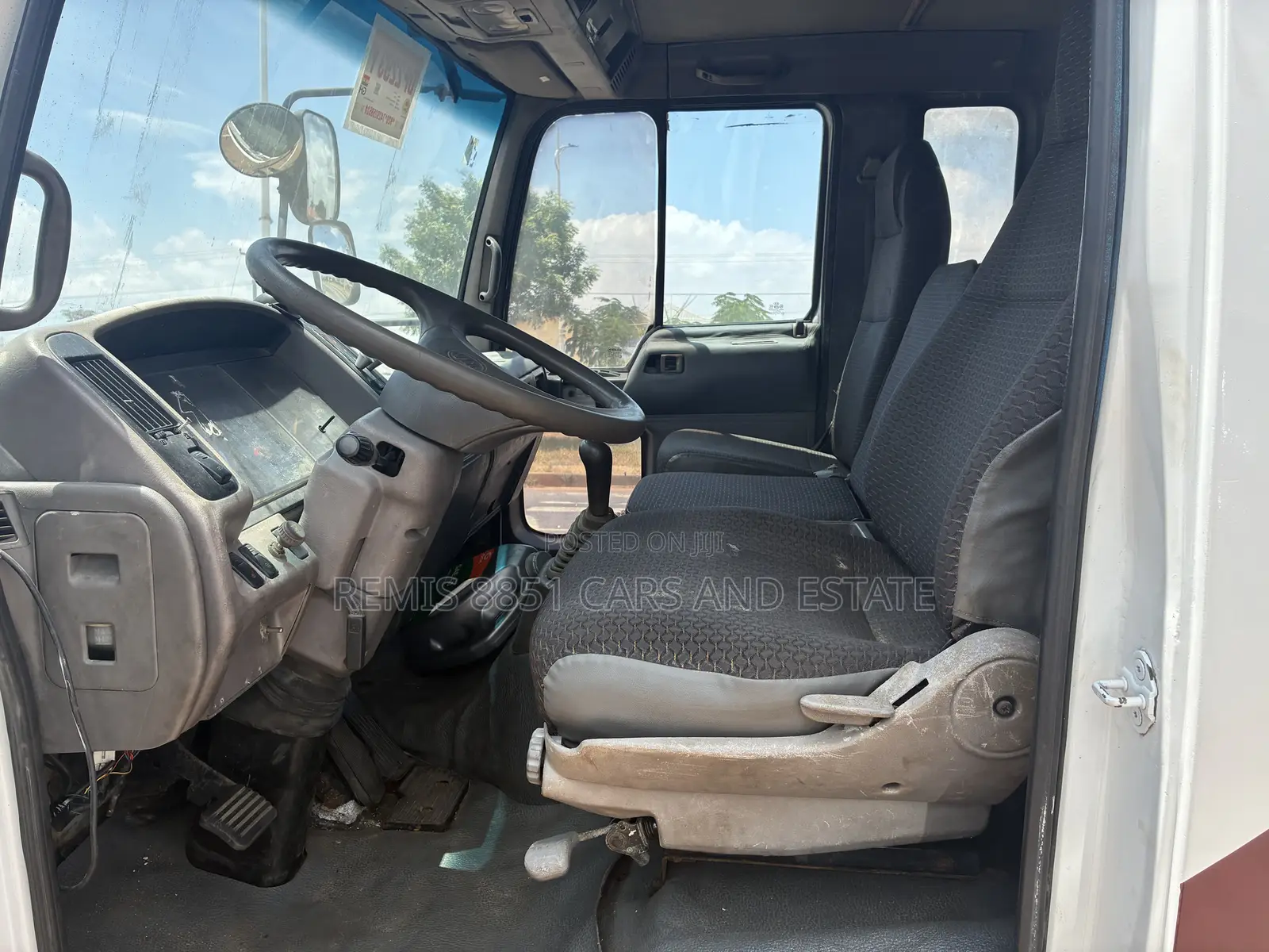 Hino Dutro 2011 White